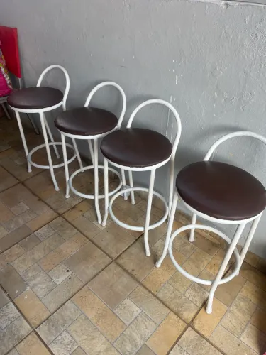 4 Banqueta de ferro