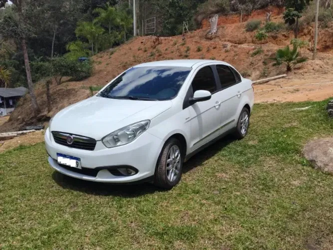 Fiat Grand Siena Essence Dual. 1.6 Flex 16V 2014