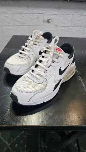 Nike Tam. 37