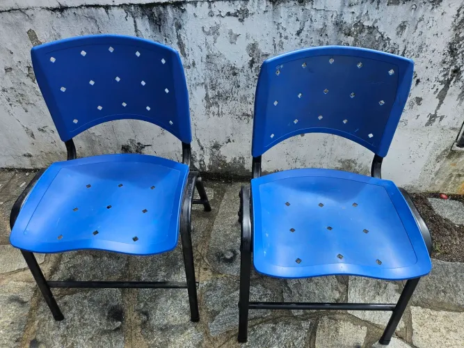 Cadeira fixa em polipropileno