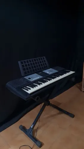 Teclado Yamaha PSR-E233