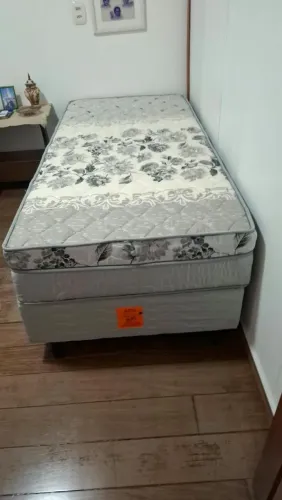 Cama box zerada, com 6 dias de uso, com cheiro de loja, $1000,00