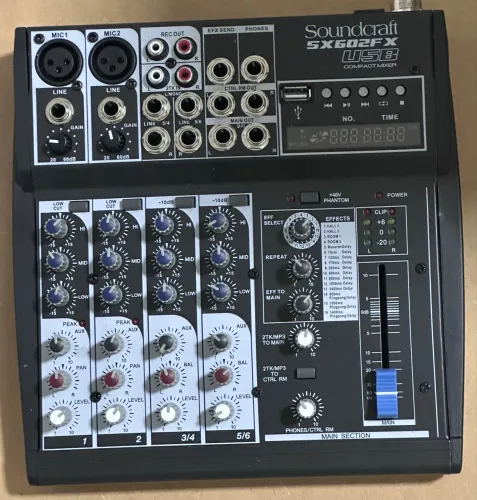 Mesa de som 8 canais - Soundcraft - NOVA