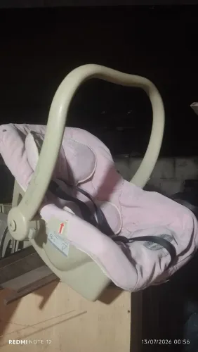 carinho de bebê com bebê conforto Burigotto