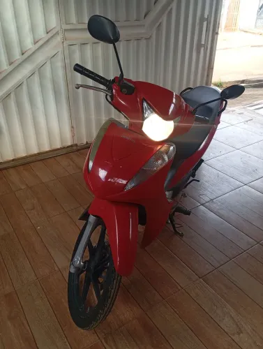 Vendo moto Honda biz 125. Baixa quilometragem, em dias