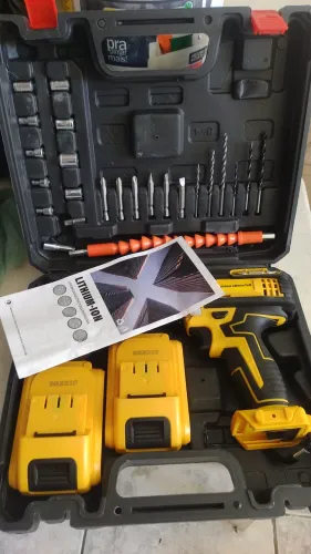 Furadeira parafusadeira com duas baterias perfeito para o dia-a-dia