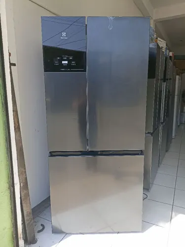Geladeira 3 porta Eletrolux 220v. 590 L