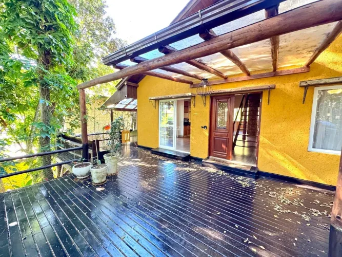 Casa 4 dormitórios canto da Lagoa da Conceição