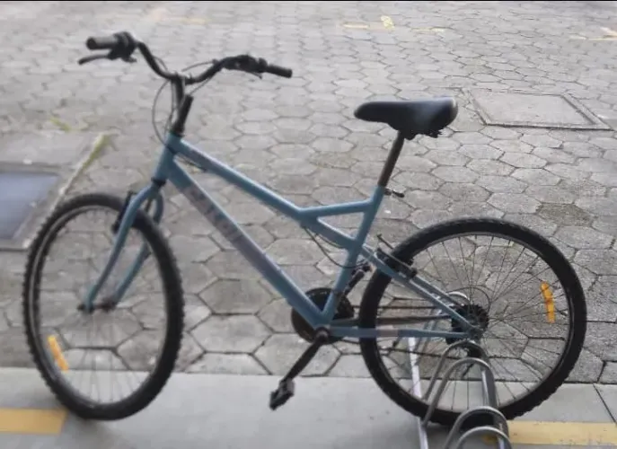 Bicicleta Caloi aro 26, 21 velocidades, em ótimo estado de conservação e funcionamento