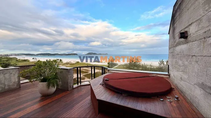 Cobertura duplex FRENTE MAR com 3 quartos (2 suítes) no Algodoal em Cabo Frio/RJ por R$1.7