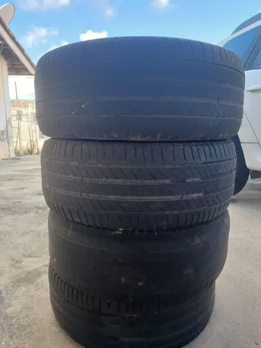 ARO 17 PNEU MICHELIN 215/50