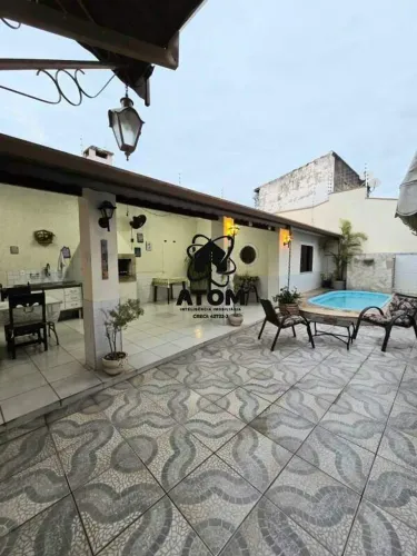 Casa com Piscina á Venda no Bairro Vila Santa Isabel - Taubaté