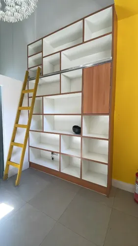 Estante de livros