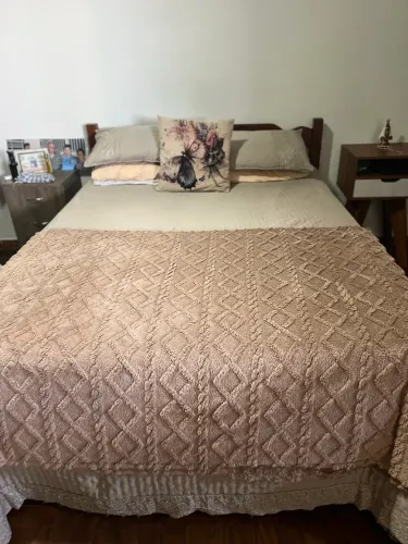 Cama com colchão de massagem