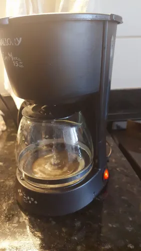 Cafeteira prática e compacta