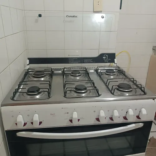 Vendo fogão de 6 bocas, da marca Esmaltec 