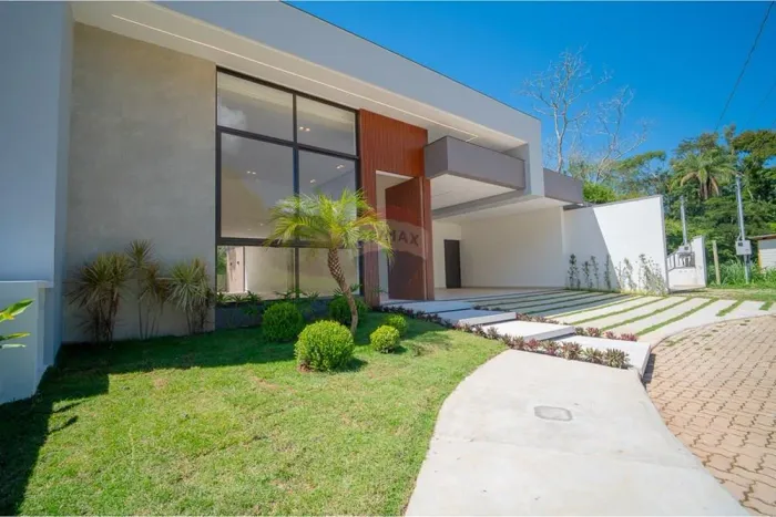 Casa Linear em Condomínio Fechado no Salvaterra, Juiz de Fora, Minas Gerais