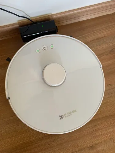 Robô aspirador Kabum Smart 700 com mapeamento 3D