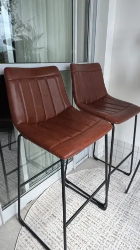 Mesa e banquetas