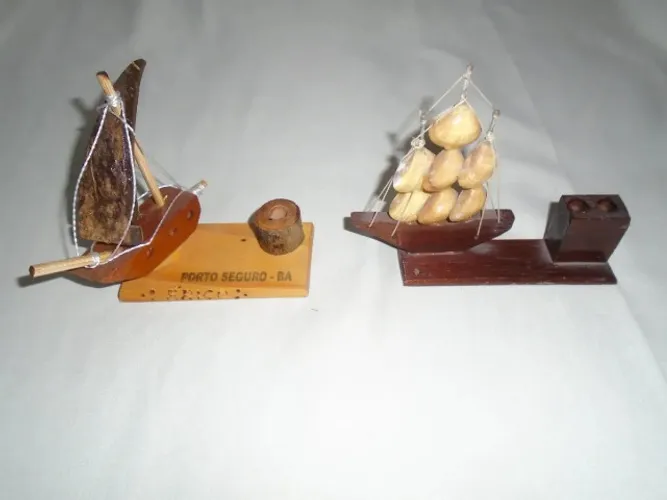 Barco Veleiro Miniatura Porta-lápis De Madeira (lote Com 2)