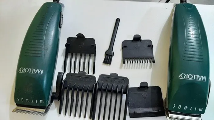 Máquina de cortar cabelo vendo às duas Pelo preço de uma com Assesorios 127v 