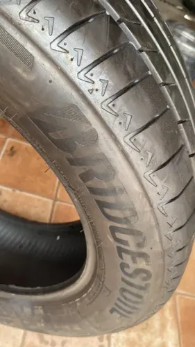 Pneu 235/55/17 bridgistone