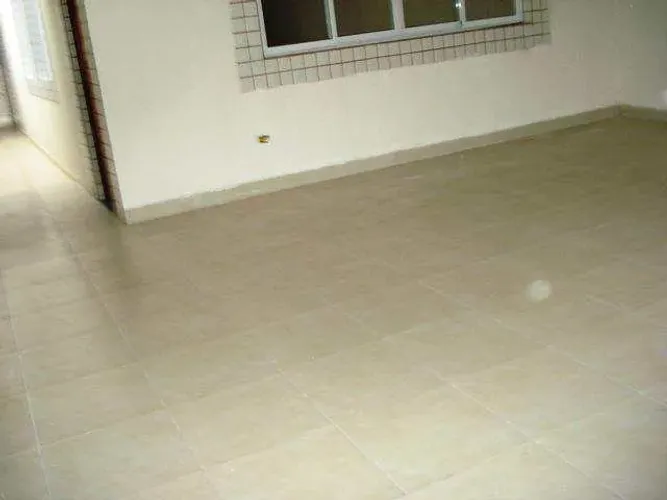 Sobrado em Praia Grande bairro Boqueirão