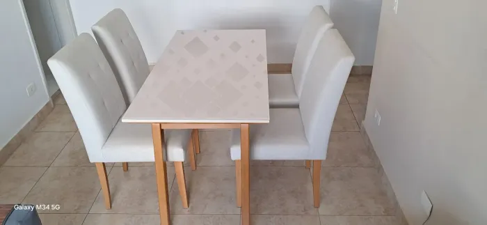 Mesa de Jantar (apenas a mesa)