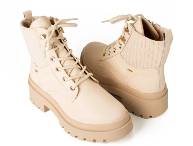 Bota coturno semi nova