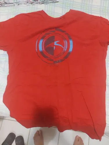 Camisa G maresia vermelha maresia semi nova tamanho G 
