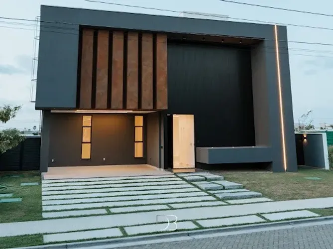 Imóvel que oferece conforto e localização estratégica frente praça na Cidade Alpha