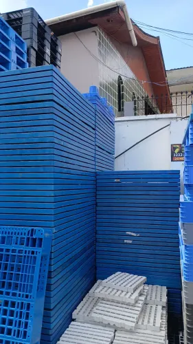Pallets plásticos empilháveis