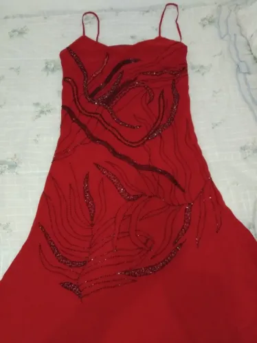 Vestido de festa frente bordada Tam. M.