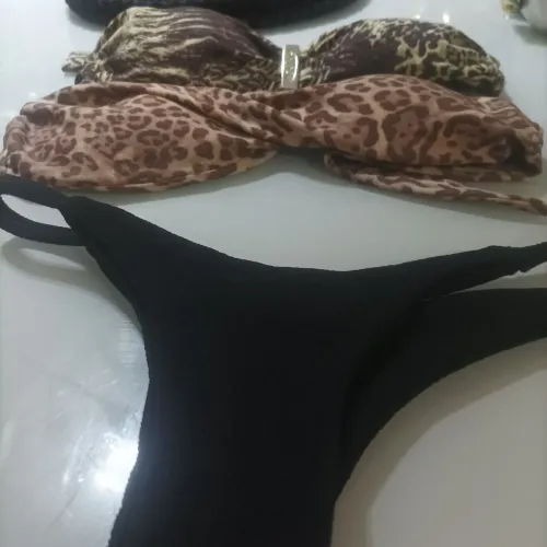 Conjunto de Biquíni Preto e Animal Print