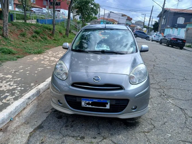 Nissan March SR 1.6 16V Flex Fuel 5P 2013