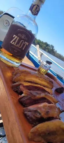 Vendo lancha levfort motor mercury 115 hp