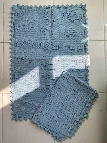 Tapete crochê azul claro