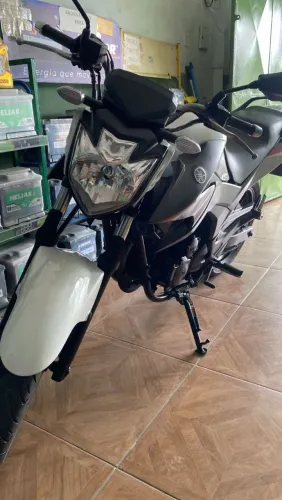 Vendo Yamaha Fazer 250 ano 2017 