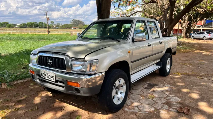 Toyota Hilux CD SRV 4X4 3.0 8V 116cv TB Diesel 2004