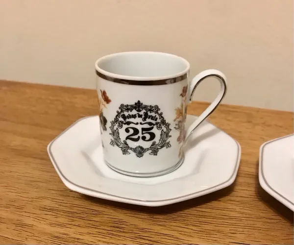 Par de xícaras de café com pires Bodas de Prata
