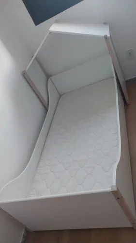 Vendo uma cama com colchão
