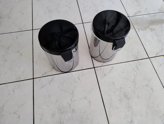 Lixeira para Banheiro em Aço Inox