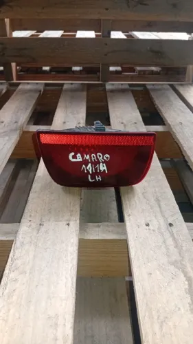 LANTERNA TRASEIRA ESQUERDA TAMPA DE MALA CHEVROLET CAMARO 11/14 COM DETALHE