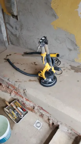 Máquina de lixar teto semi nova