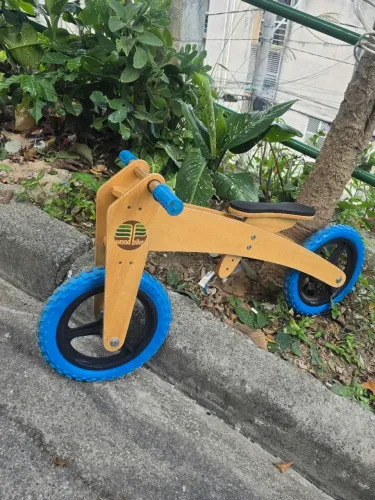 Bicicleta de madeira infantil - bike de equilíbrio
