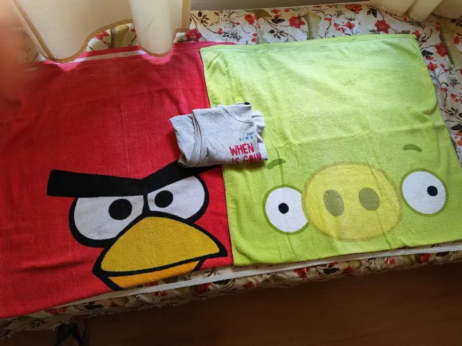 Toalhas de Banho Angry Birds + Regata de Praia (Kit verão)