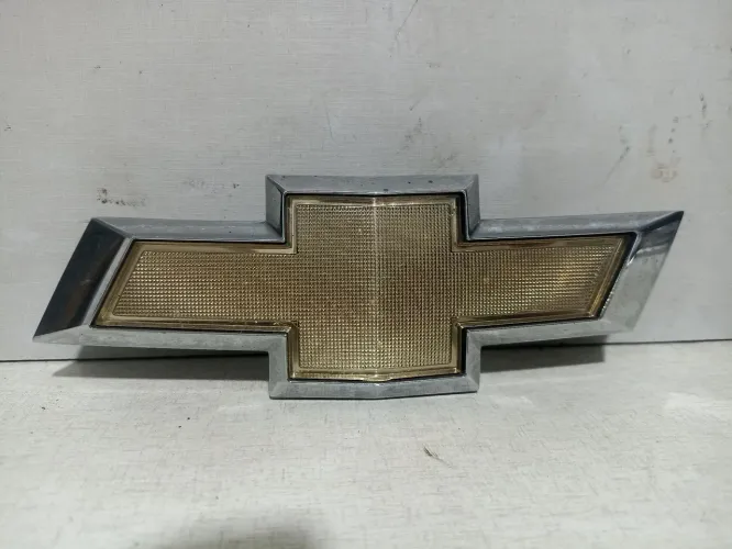 Emblema Grade Dianteira GM Spin Celta Prisma Borda Cromada Original GM Spin Celta Prisma