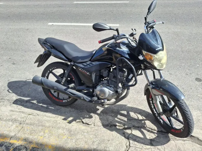 Titan Mix 150, ano 2010 bem conservada, com  novo painel. <br>$ 10.500 