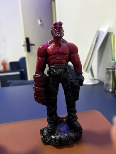 HELLBOY EM RESINA