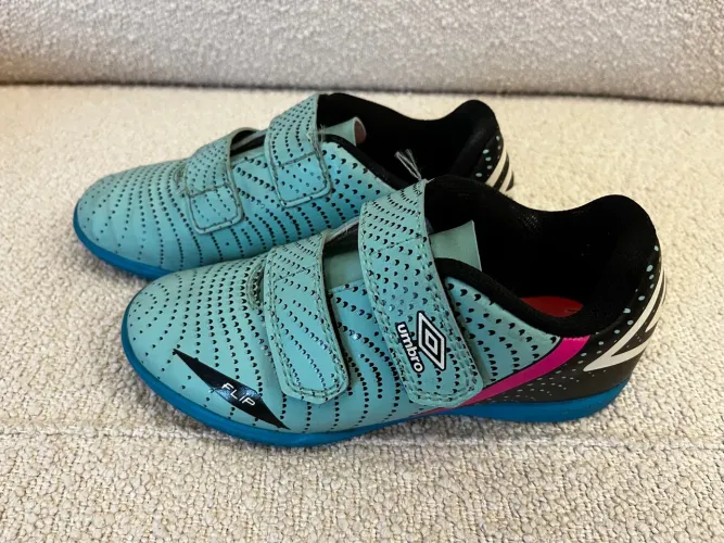 Tênis Futsal Umbro Flip - TAM. 30 - Conforto e Estilo